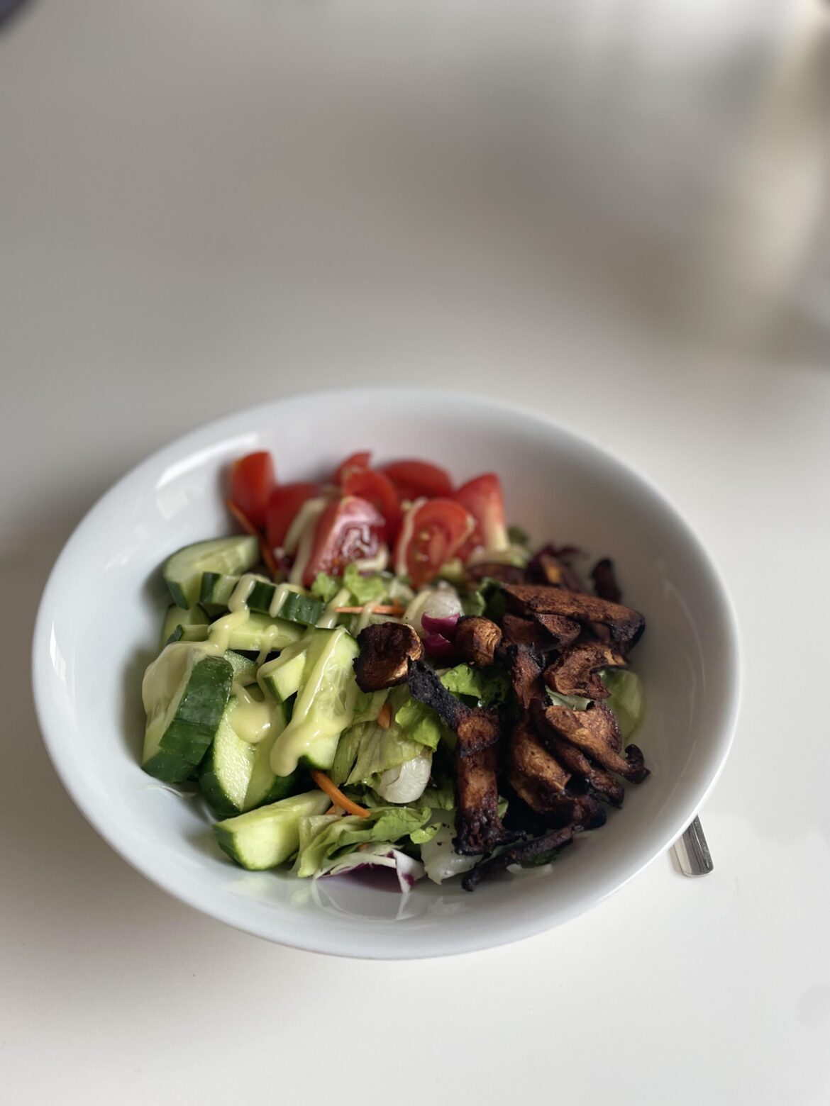 Salad with baked crispy mushrooms in soy sauce marinara (-230 calories)
