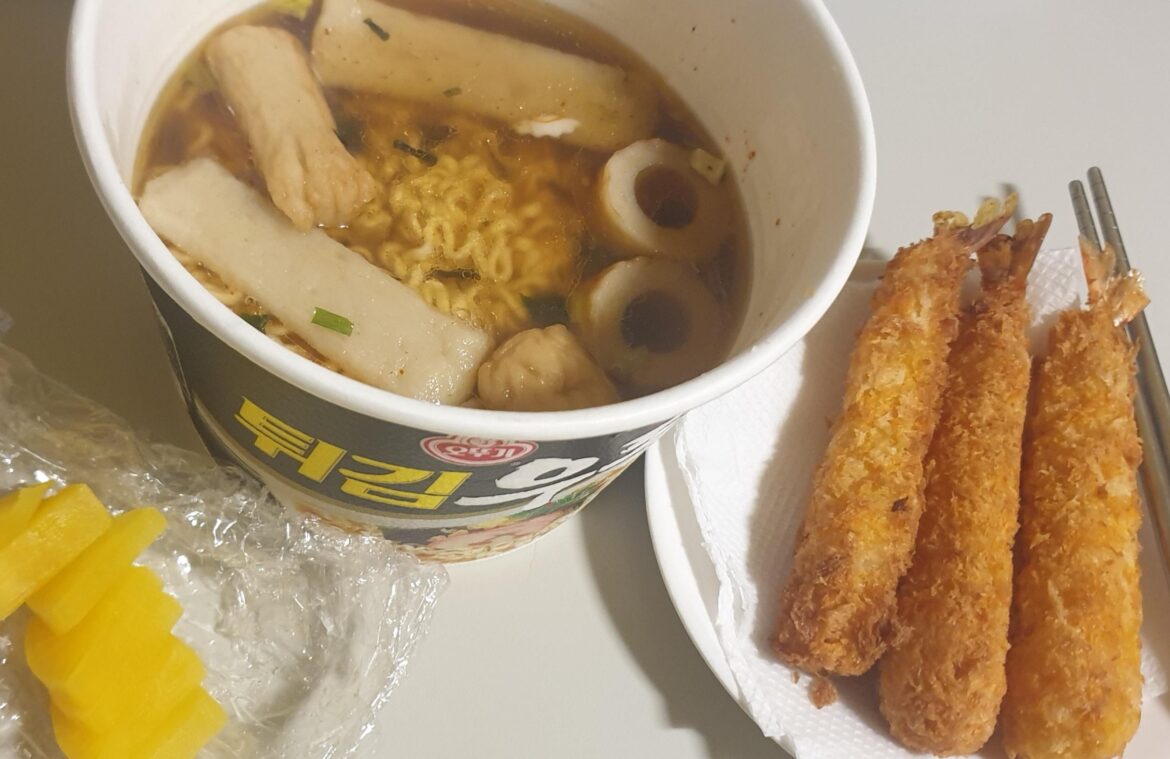 Udon cup noodle, added odeng and Saewoo Twigim