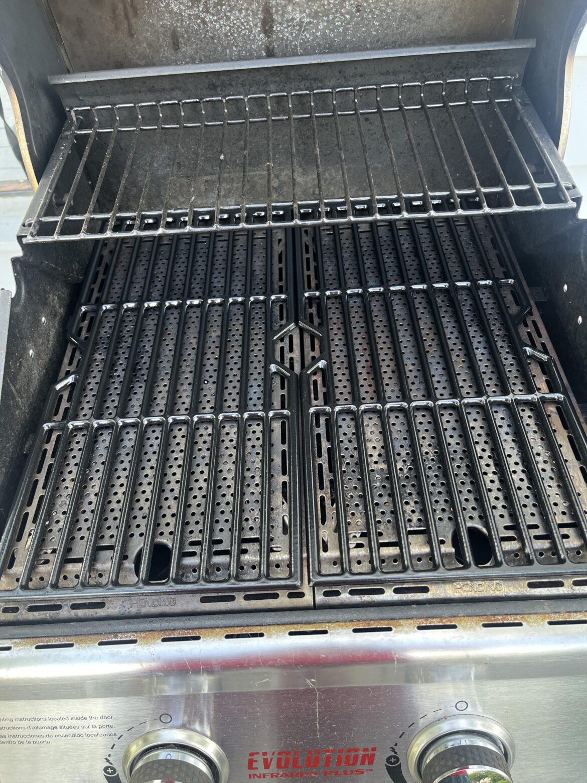 Got a grill off of someone for free and didn’t think to ask what the metal plates under the grates are…