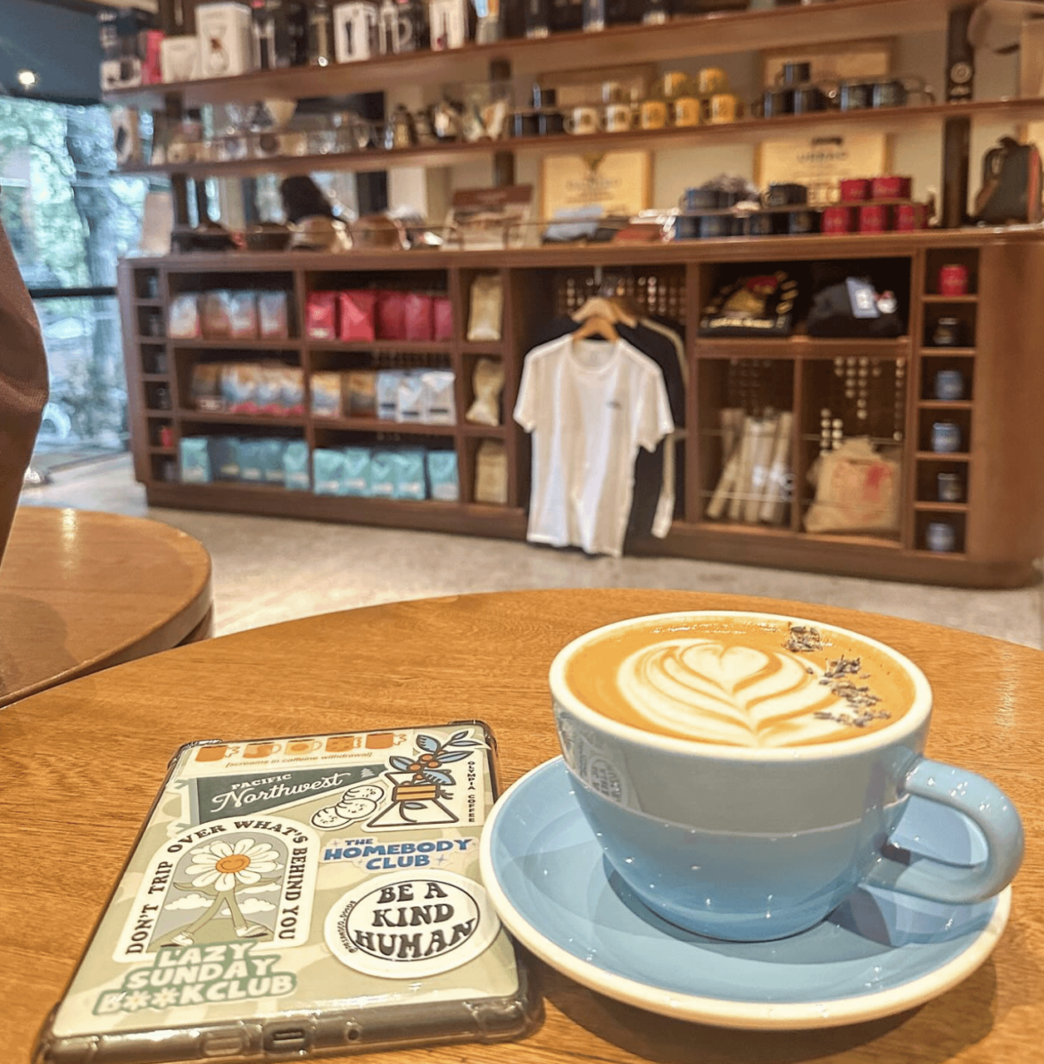 This coffee and this place 10/10, the coffee is good at any time !