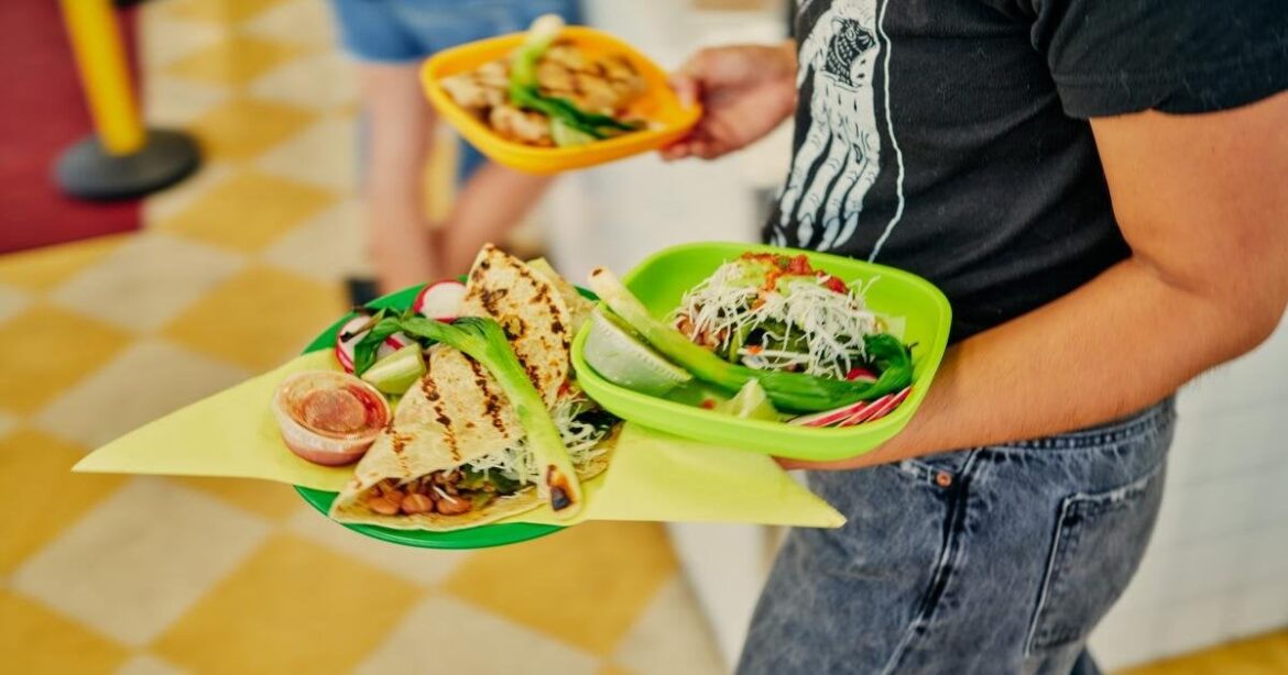 LA Times article: 15 L.A. restaurants and chains where a $15 budget goes far LA Times article: 15 L.A. restaurants and chains where a $15 budget goes far