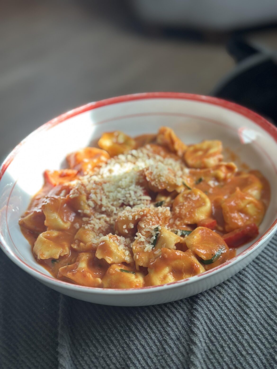 Cheese tortellini with red pepper pesto