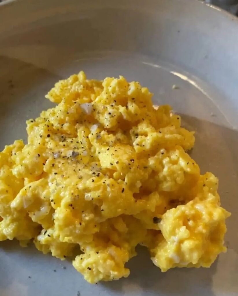 CREAMY SCRAMBLED EGGS