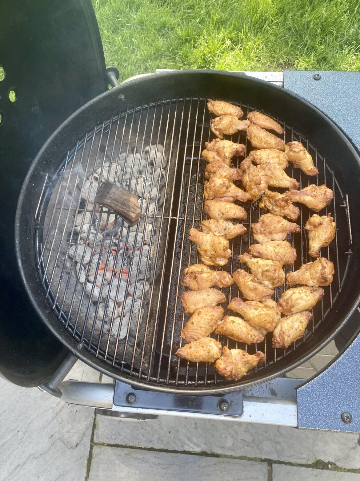 Chicken wing party on the kettle.