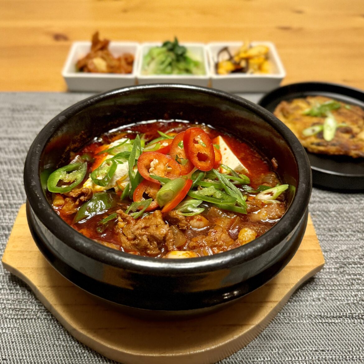 Dwaeji gogi jjigae