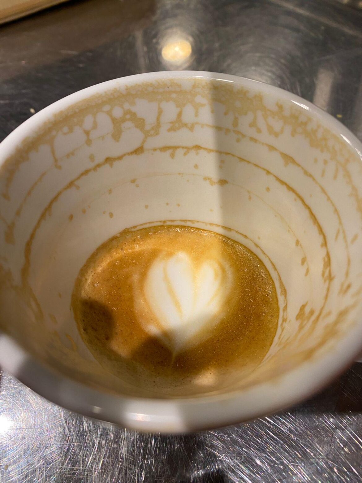 I admire this client who, despite drinking all the coffee, the drawing did not disappear and remained at the bottom of the cup 😃