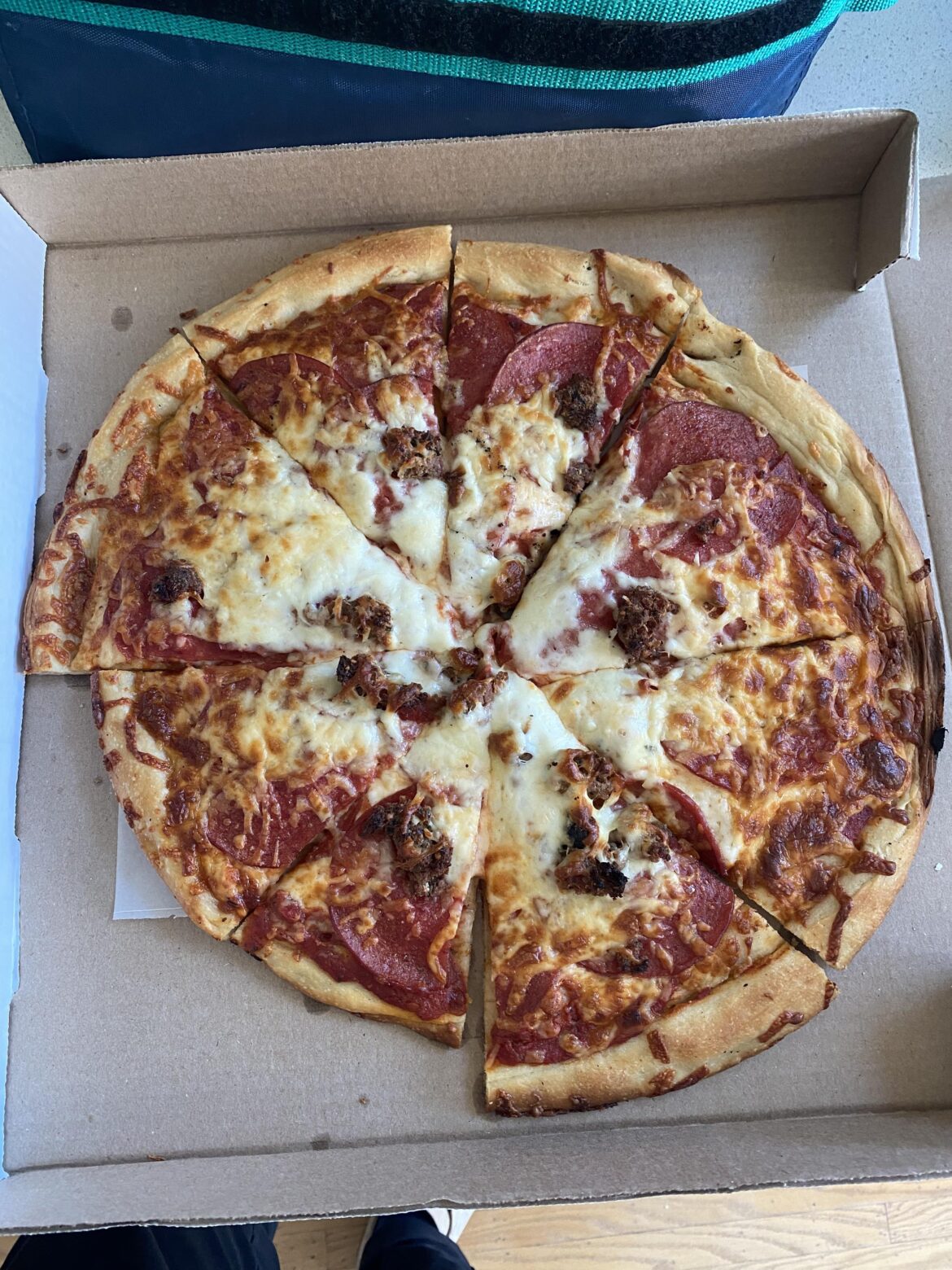 I ordered pizza from a local pizza joint, and this is how it arrived. (X-post /r/mildlyinfuriating)