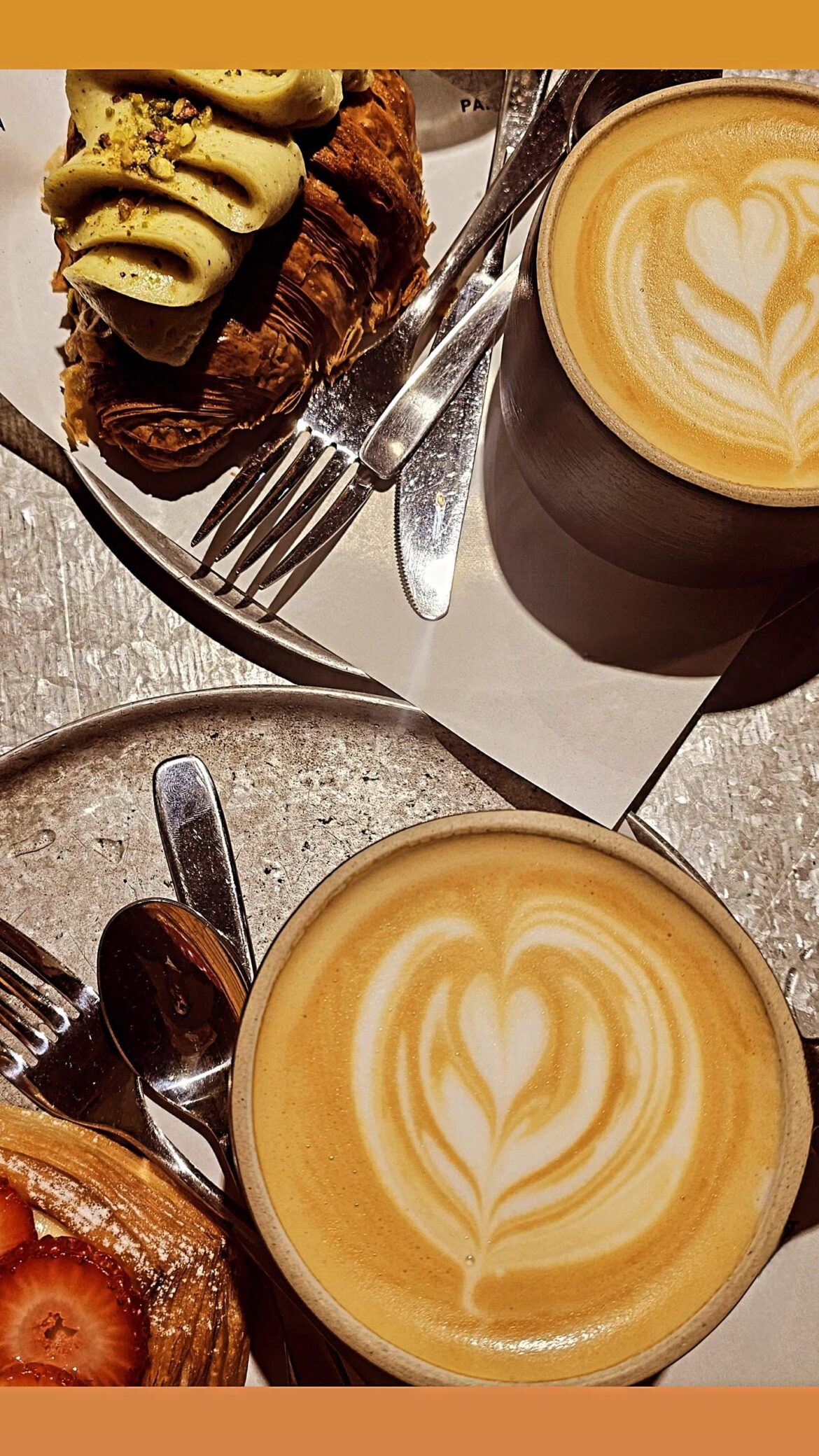 Tear , 70% foamy milk and 30% coffee , delicacy .