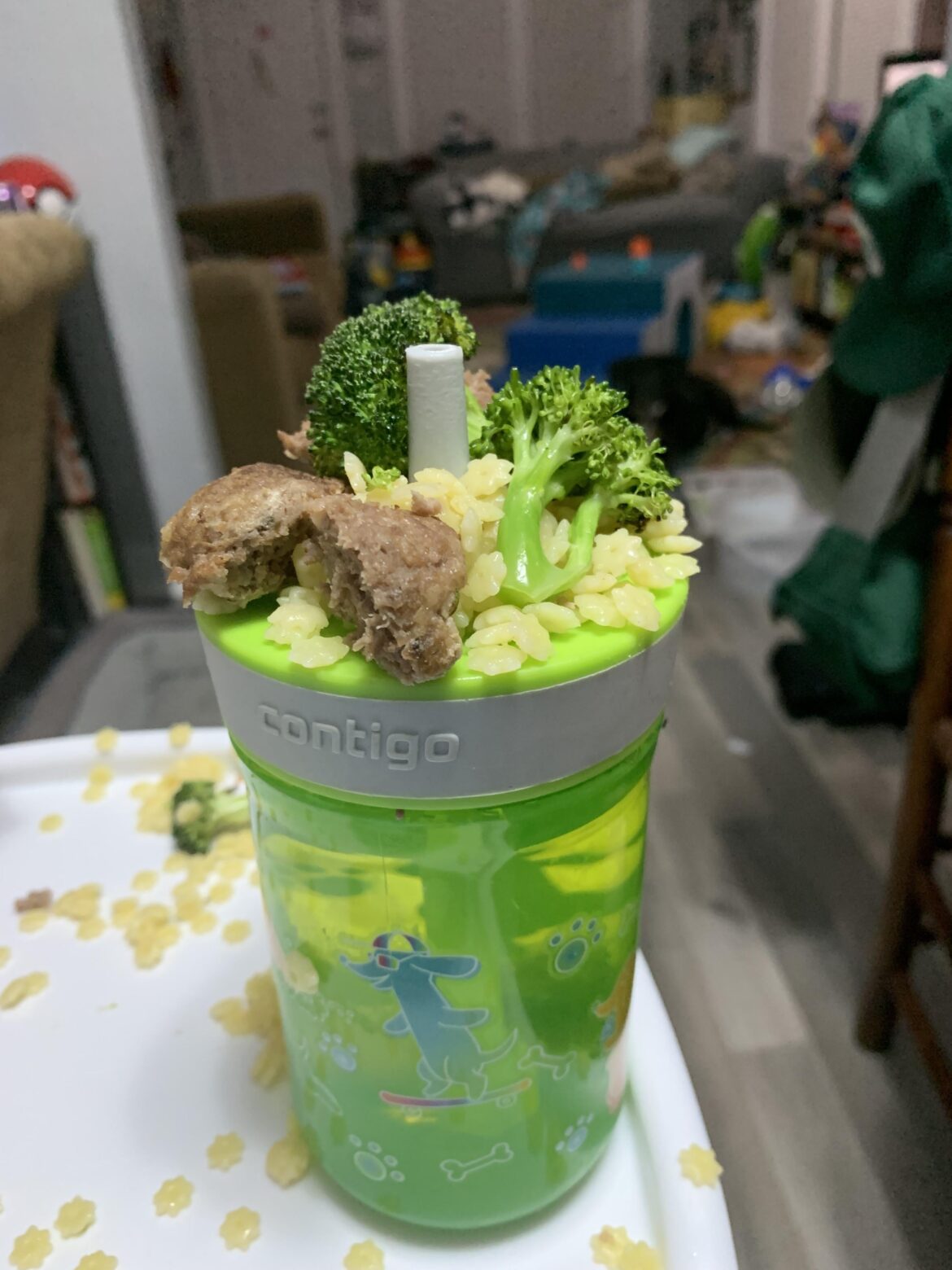 Discovered last night that my toddler is a hipster restauranteur that doesn’t believe in plates :(