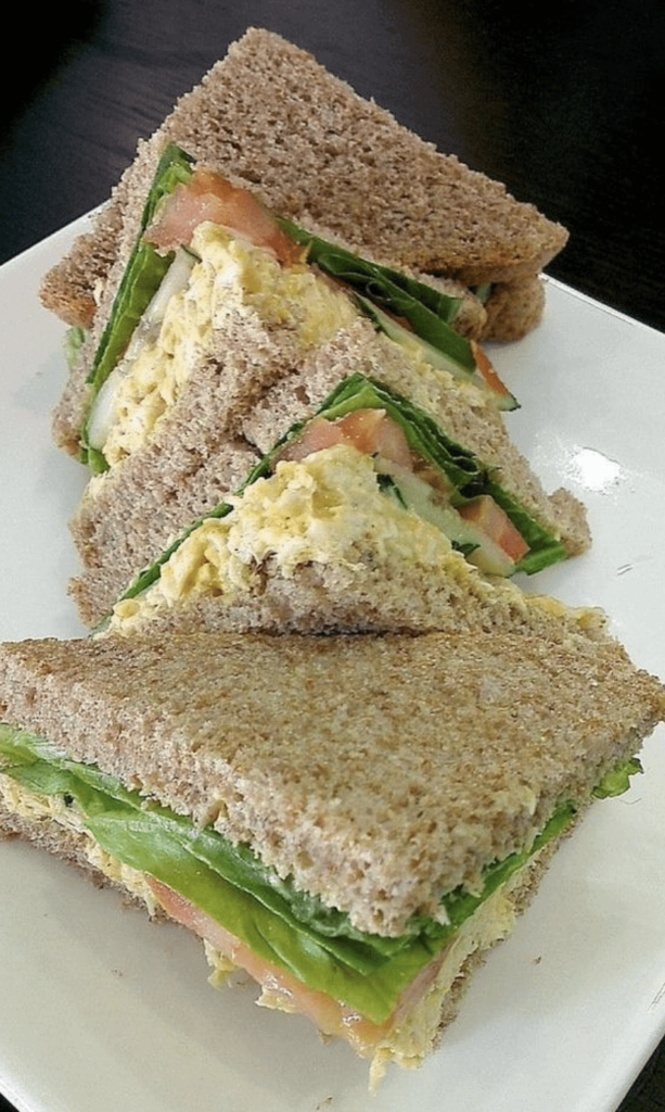 I love to cut the sandwich like this !