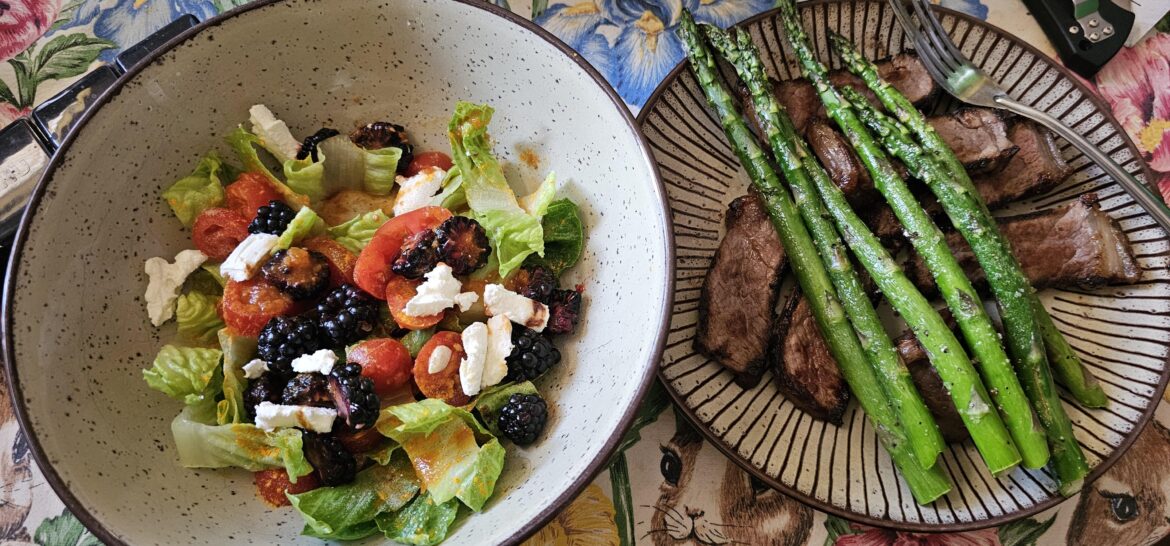 Steak baked asparagus and salad Steak baked asparagus and salad