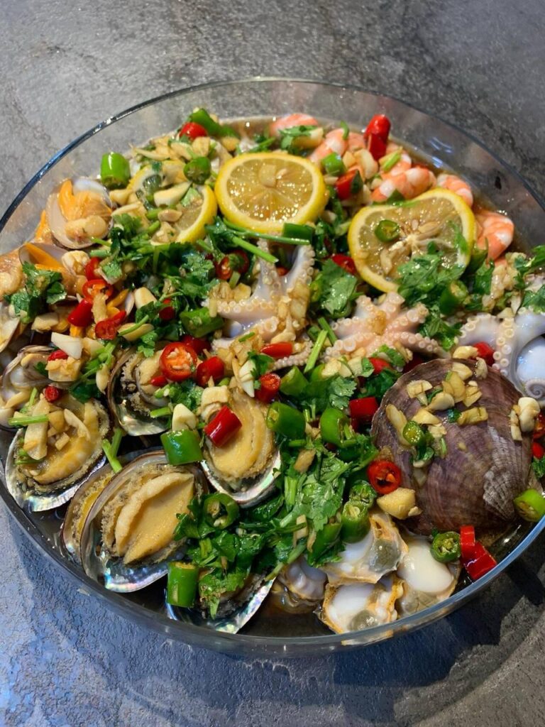Clams, scallops, abalone, octopus, sweet prawns, served with sauce