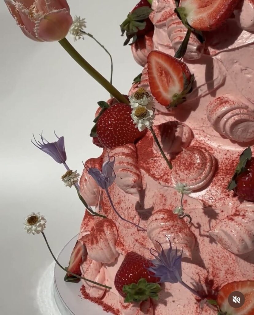 What size piping tip did they use for the “poofs”?