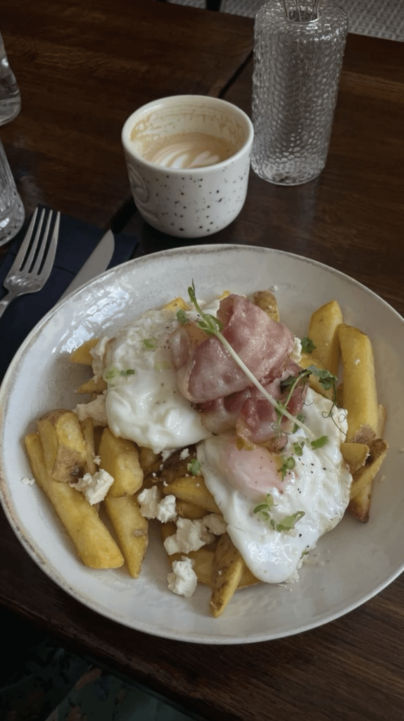 French Fries with Egg, a combination not to be missed !