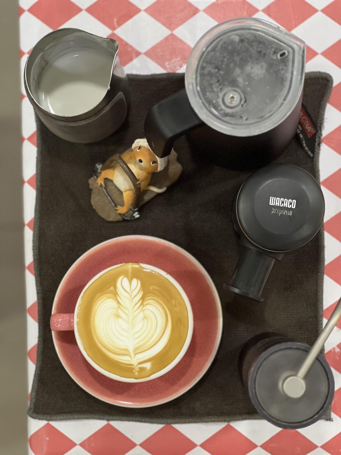 Nanofoamer pro with Rosetta latte art