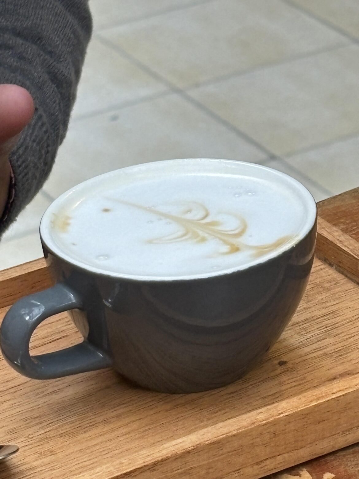 In my country we call this “lagrima” is 70% milk and 30% cafe.. how is called in your country?