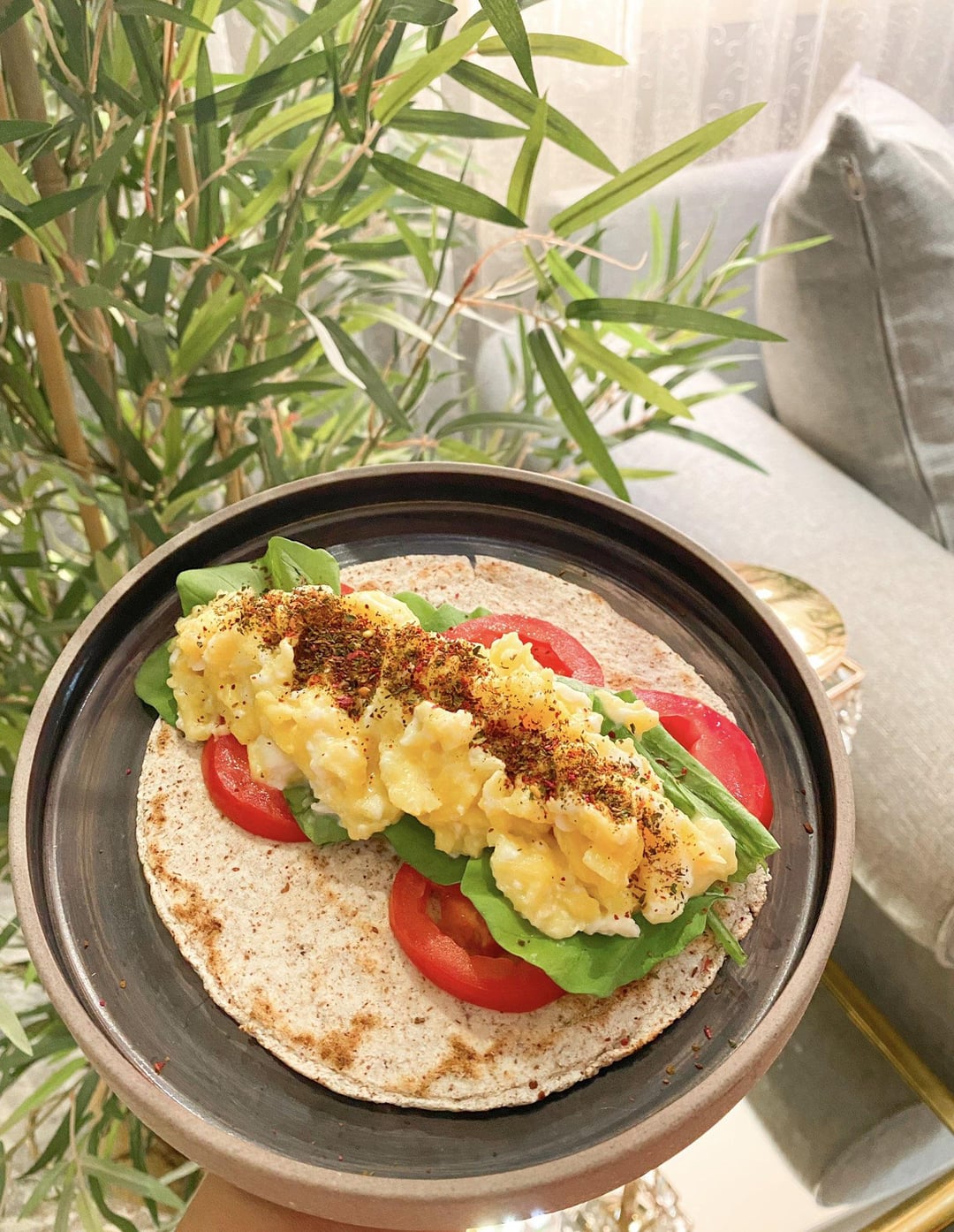 Sandwich stuffed with scrambled buttered egg and vegetables Dining