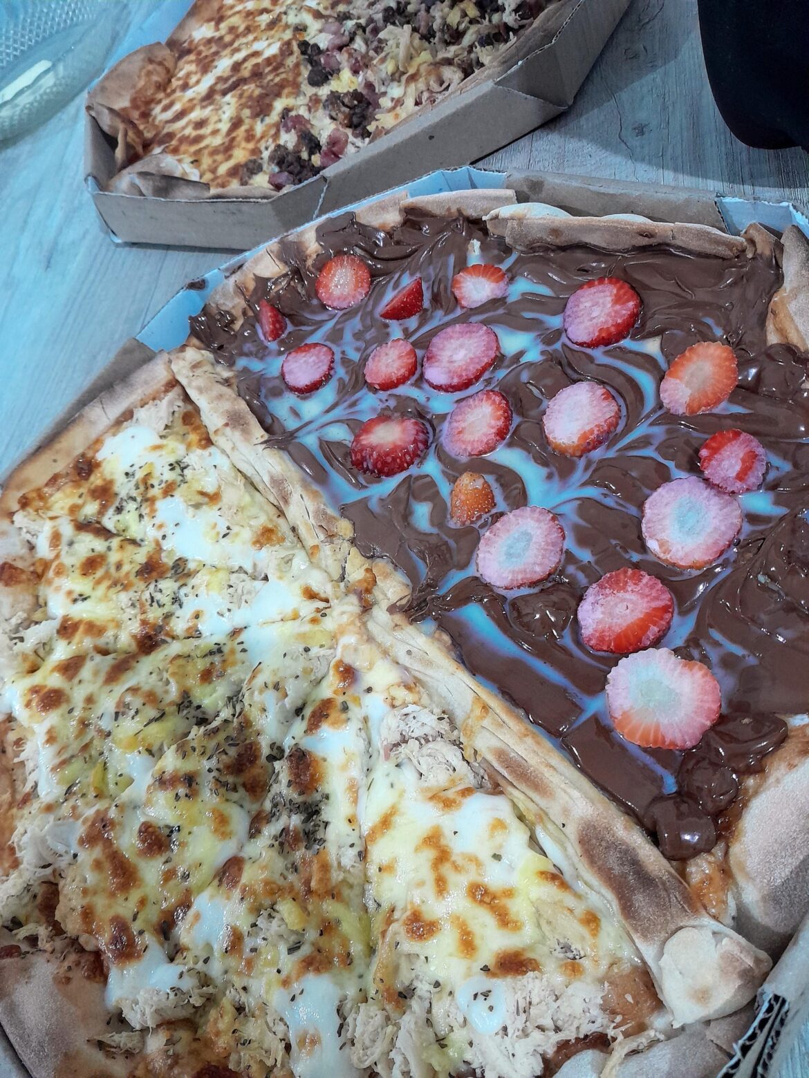 At least they took care to put a border so the toppings didn't mix.