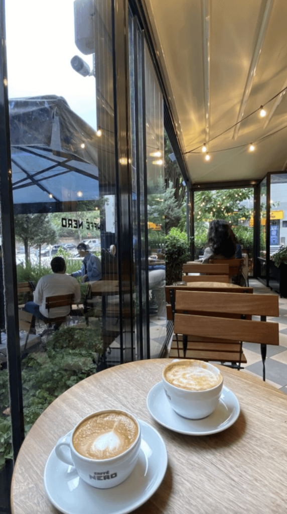 Excellent cafeteria, a magnificent view and ambiance.