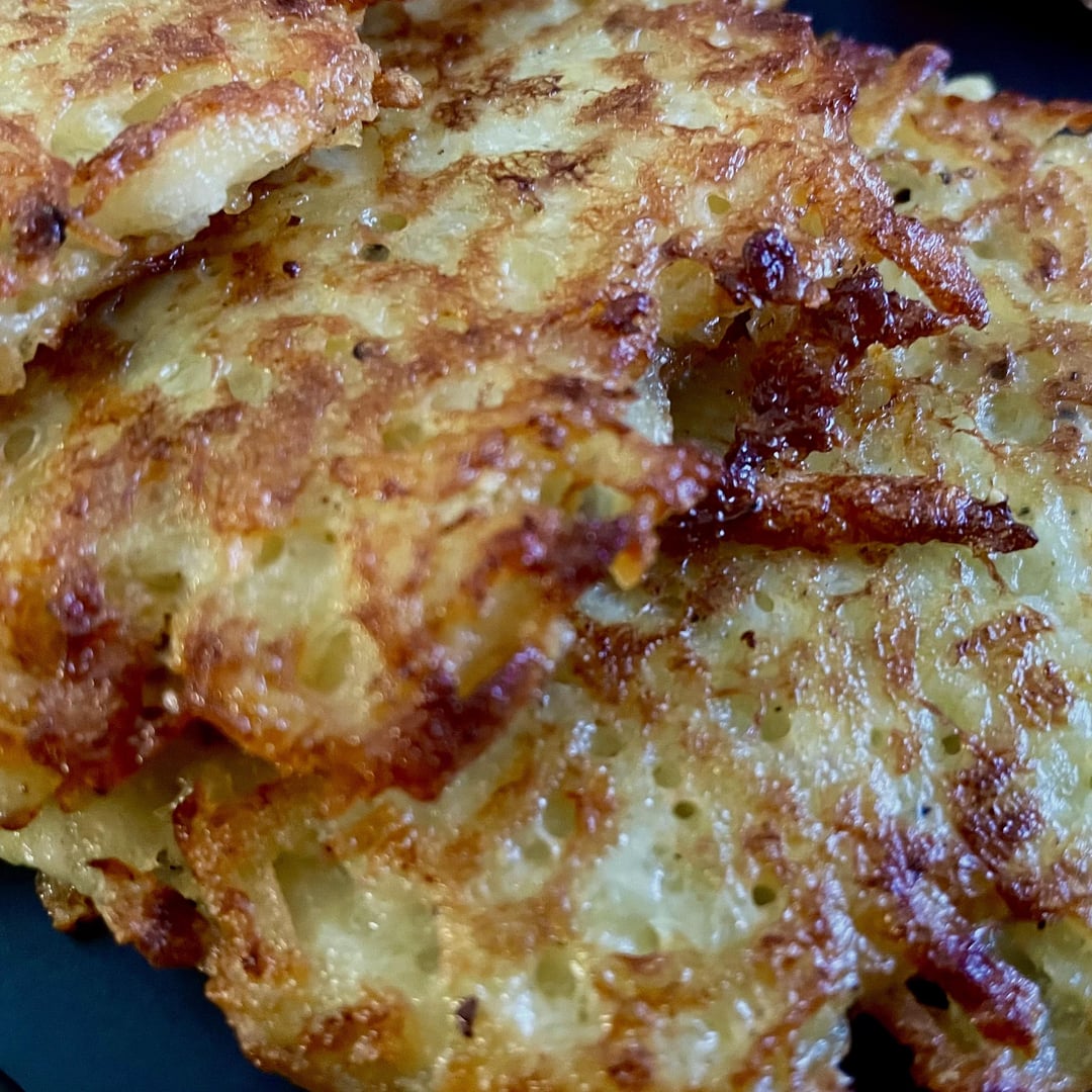 Hash browns with smoked salmon, crème fraîche and chives or with apple sauce? Dining and Cooking