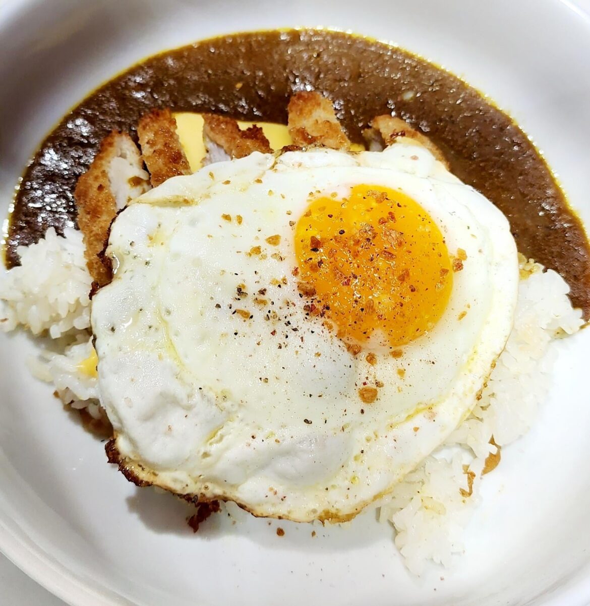 Cheese Katsu Curry w/ Egg & Garlic CHips