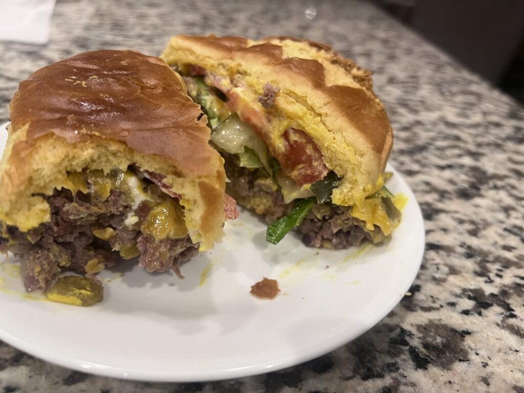 Green chile cheeseburger