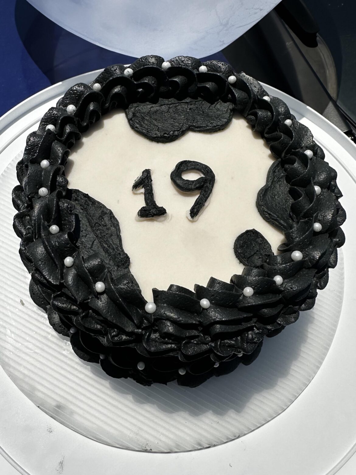 birthday cake I did! advice on black icing? birthday cake I did! advice on black icing?