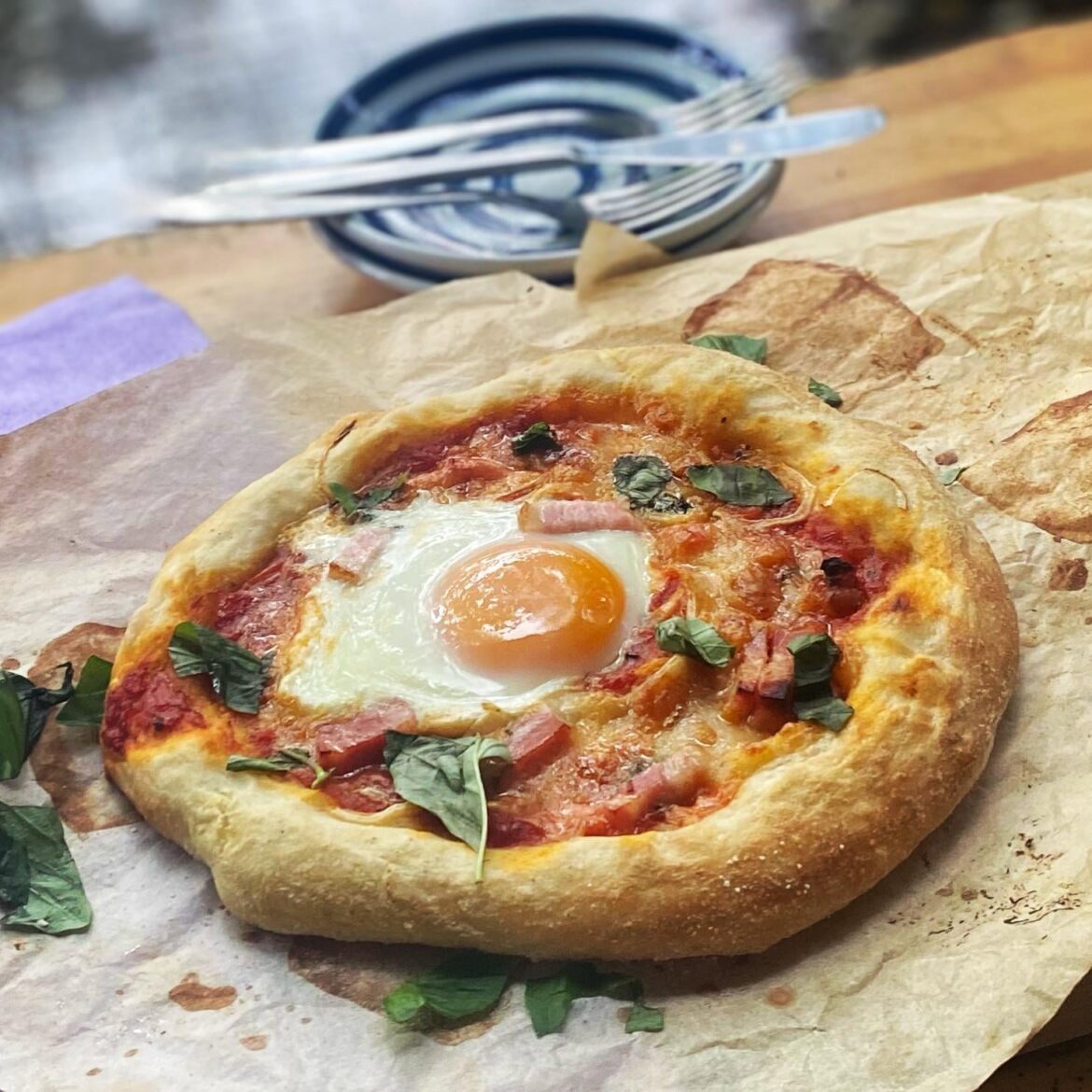 Put an egg on your pizza Bismarck