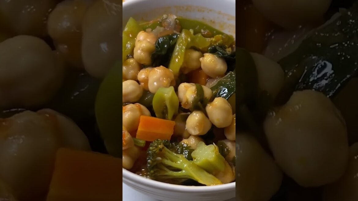 Sopa de Garbanzos (Chickpea Soup) #shorts #garbanzos #chickpeas #sopa #souprecipe #mexicanfood