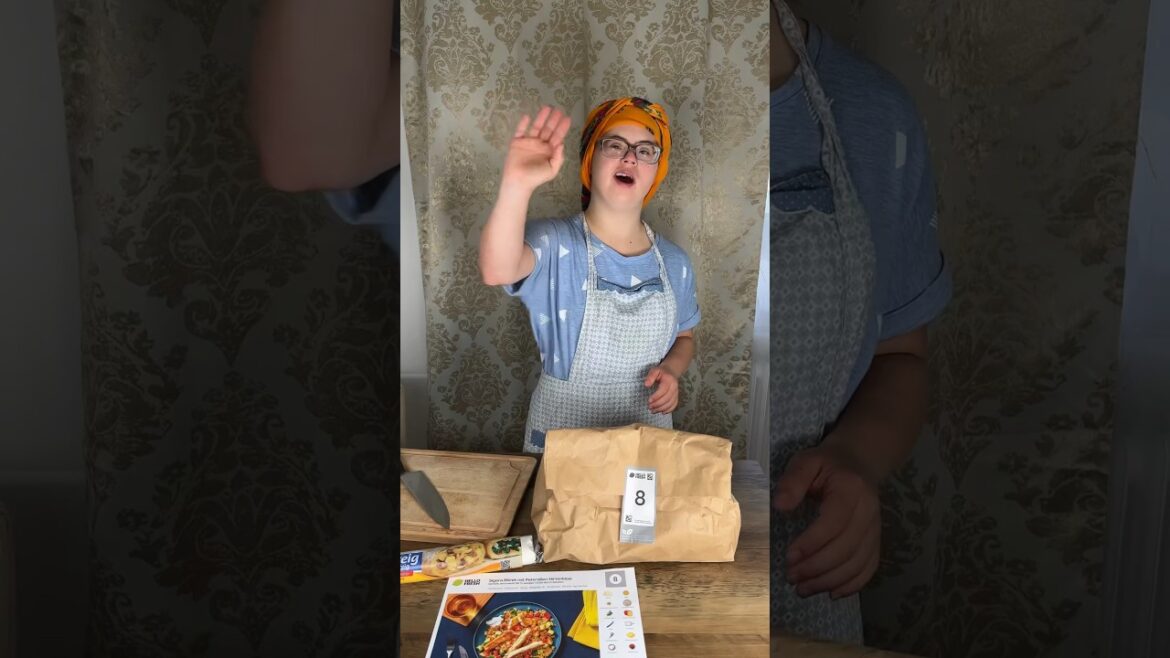 Zigara Börek mit Kisir ❤️ #downsyndrome #cooking #yummy #kochen #yemektarifleri #shortsvideo #asmr