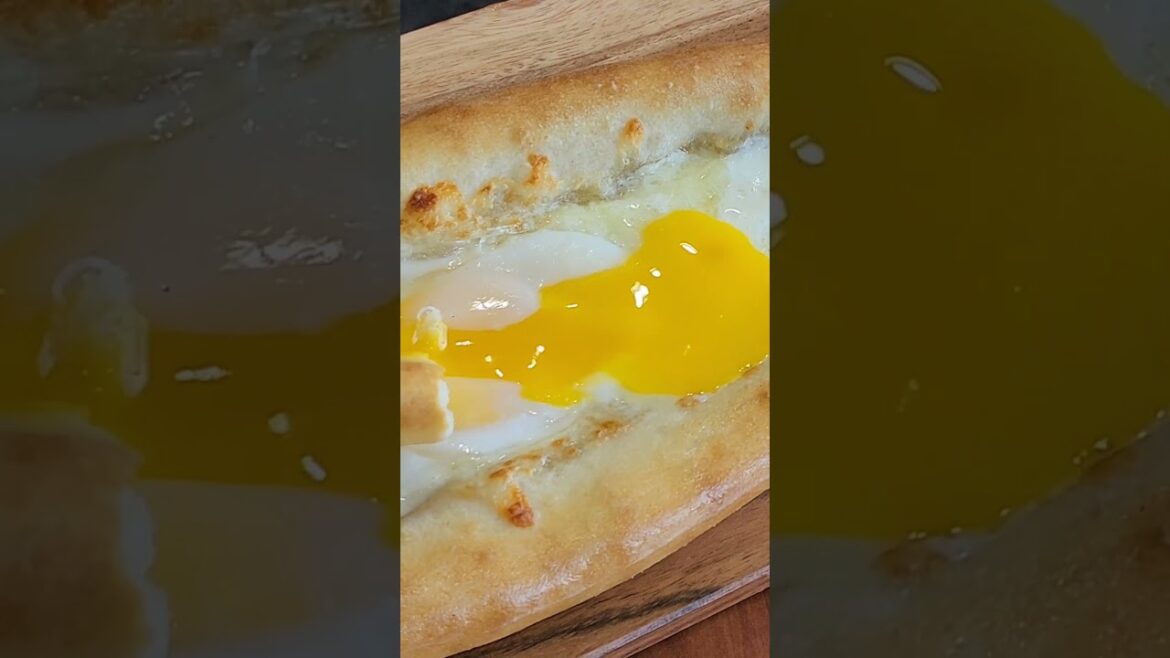 Cheese and Egg Pide #Peynirli #Yumurtalı #Pide #Cheese #Eggs #Pideh