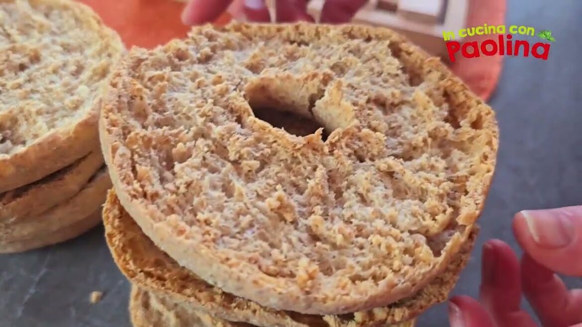 FRISELLE fatte in casa. FRISE ( friselle o freselle) integrali. Ricetta ...