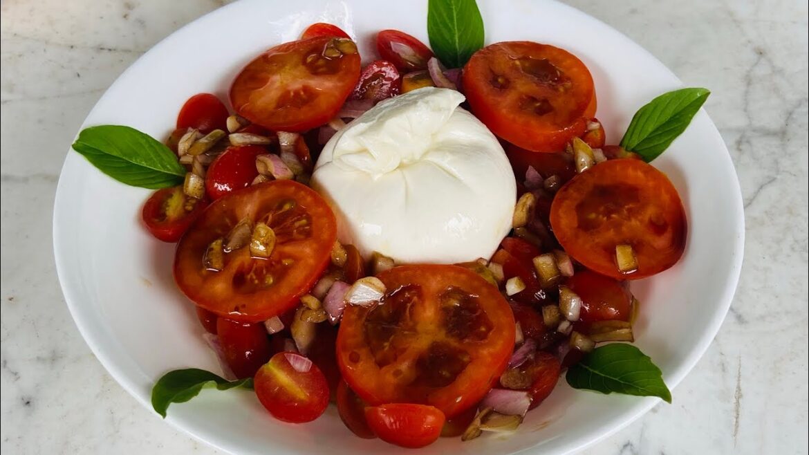 สลัดมะเขือเทศ ชีสบูราต้า  Burrata Tomatoes Salad by ครัวหรรษา
