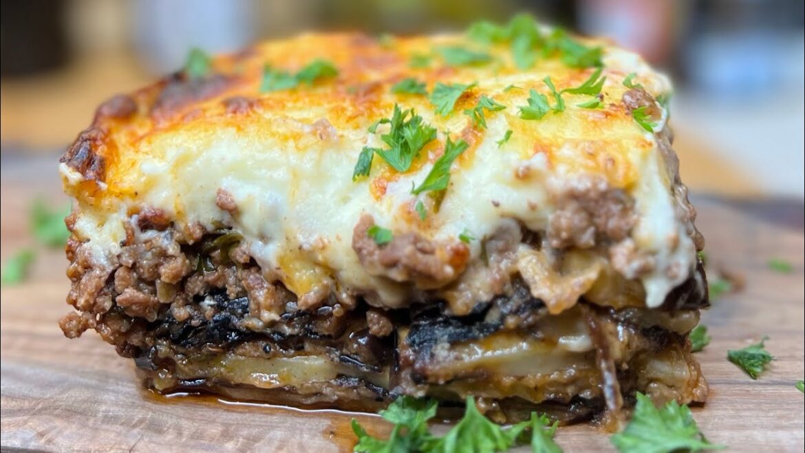 Greek traditional mousakas/ authentic Greek mousakas/ παραδοσιακός μουσακάς