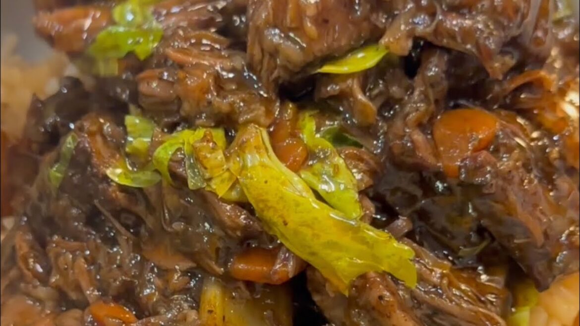 Braised oxtails with white rice Braised oxtails with white rice