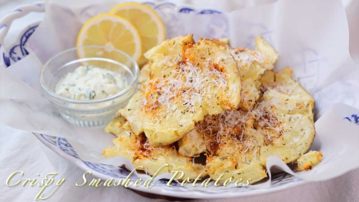 튀김 보다 더 맛있는! 바삭한 감자구이 & 그릭 요거트 소스 (차지키 소스)(Crispy Smashed Potatoes & Tzatziki Sauce) 튀김 보다 더 맛있는! 바삭한 감자구이 & 그릭 요거트 소스 (차지키 소스)(Crispy Smashed Potatoes & Tzatziki Sauce)