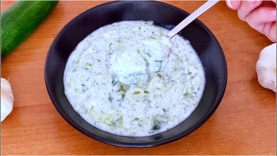 Tzatziki Salatası Nasıl Yapılır ? Yunan Mutfağı ,Kuru Cacık Tarifi , Salatalık Yoğurt Mezesi Tzatziki Salatası Nasıl Yapılır ? Yunan Mutfağı ,Kuru Cacık Tarifi , Salatalık Yoğurt Mezesi