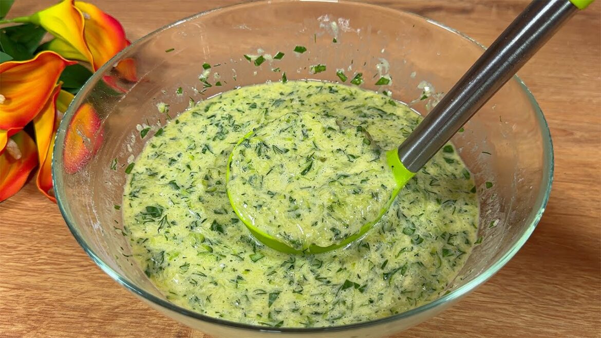Sehr leckere Zucchini! Reiben Sie einfach die Zucchini und fügen Sie die Eier hinzu! Leckeres Rezept
