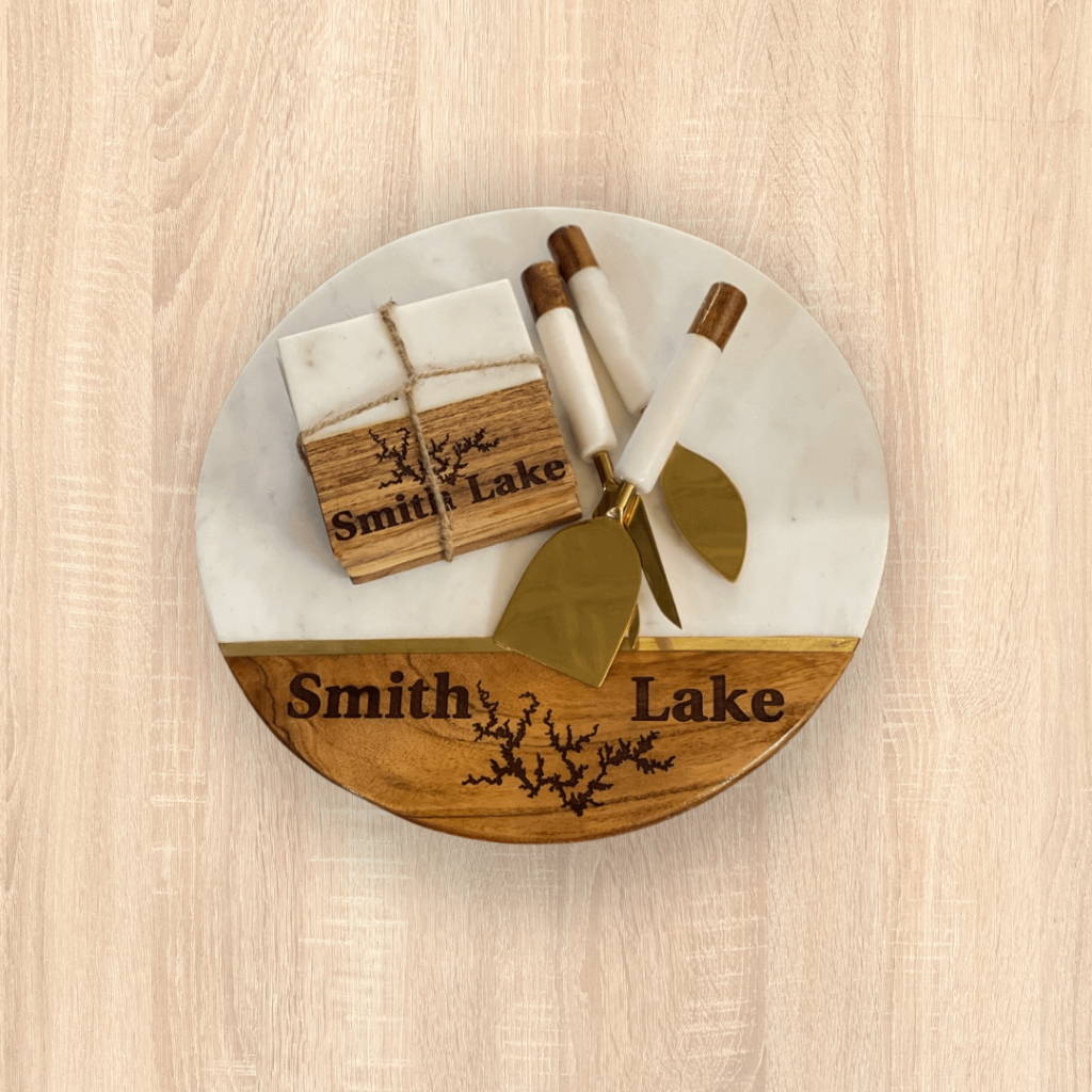Great gift for our charcuterie board lovers, you can personalize this half wood half marble charcuterie board with your family's last name, an important date or a quote; along with your board you can order the cutlery and coasters to match.