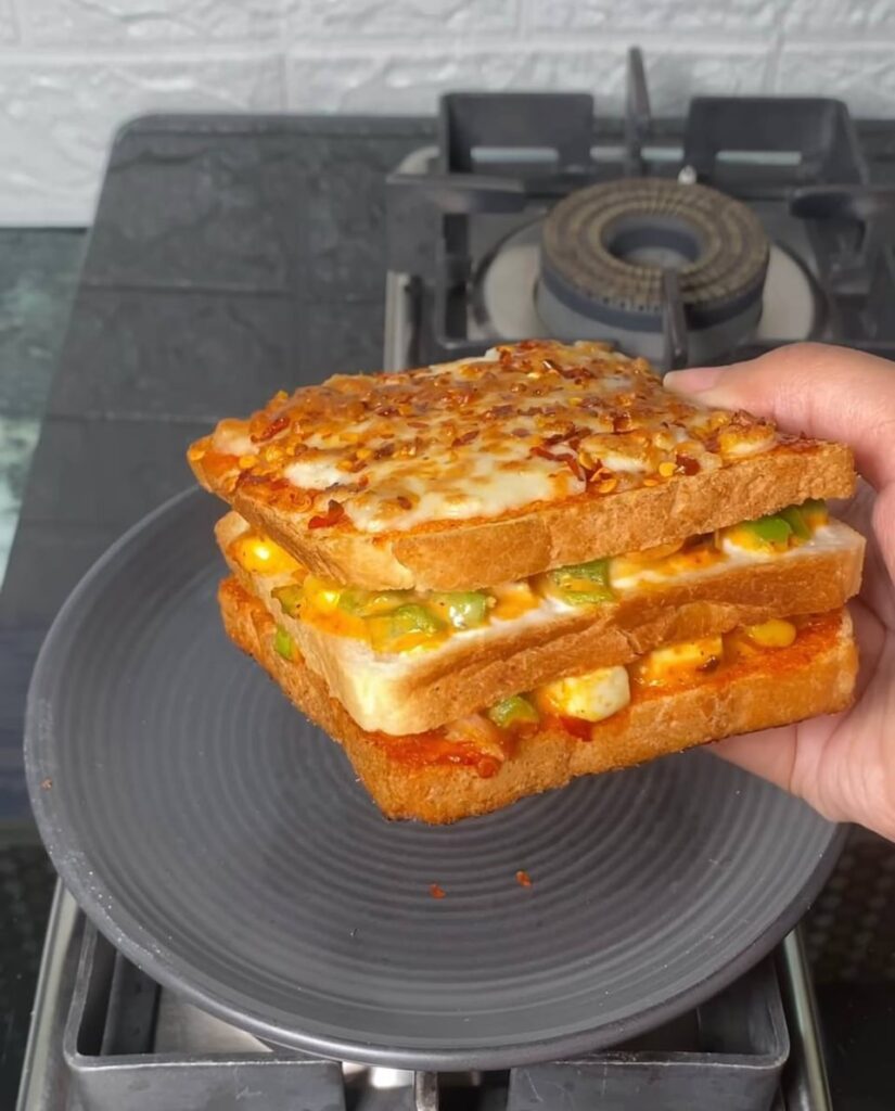 I made a Pizza Sandwich for my pizza lover daughter🍕