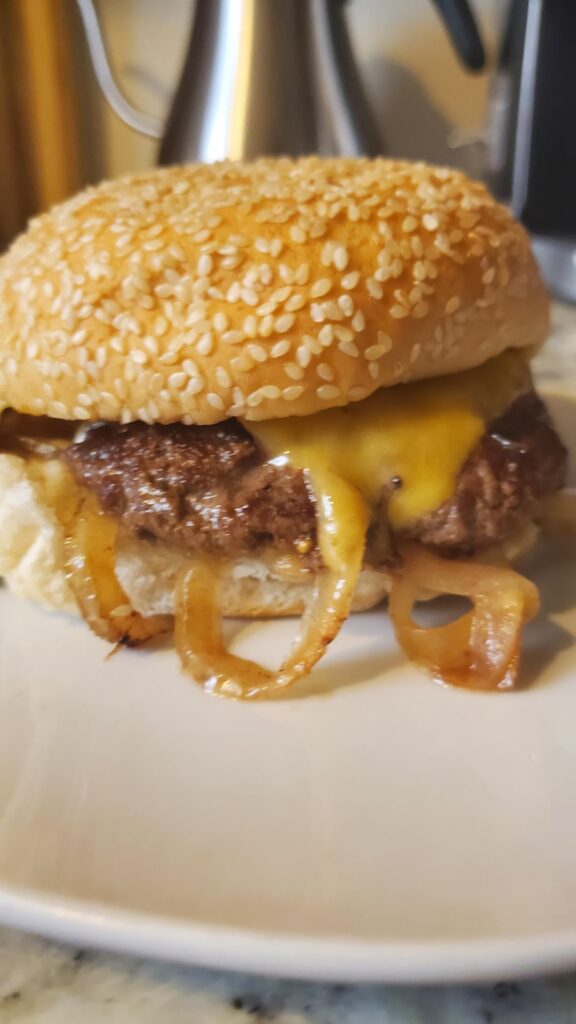 Onion smash cheeseburger