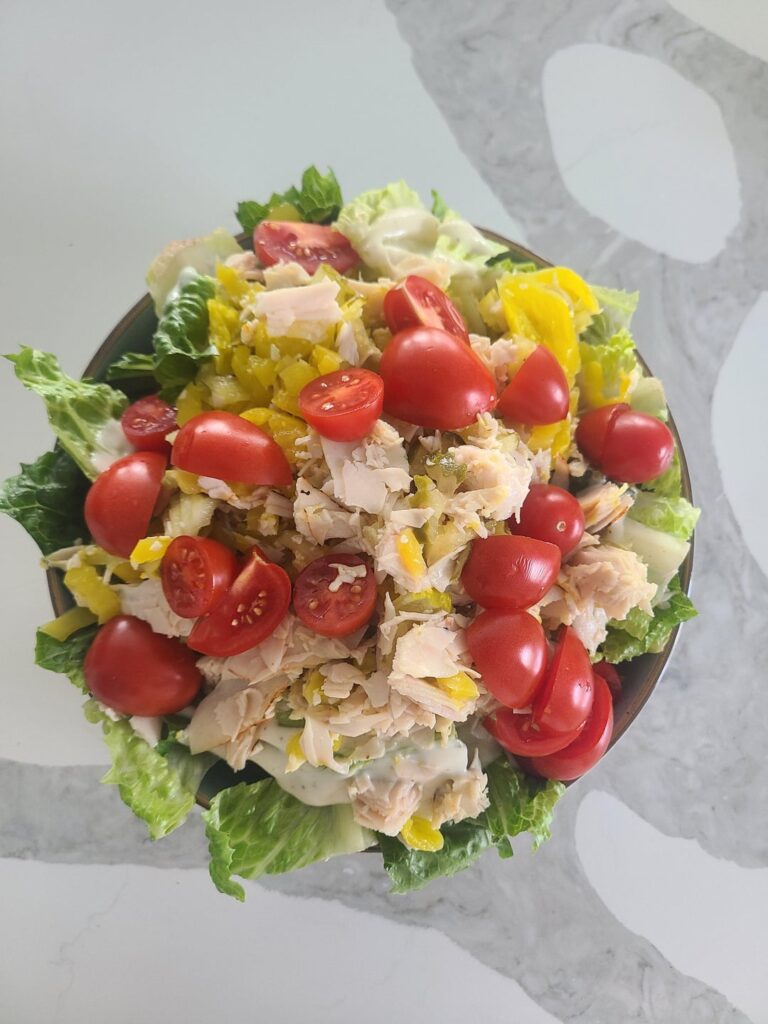 Sandwhich salad, my new hyperfixation meal, a huge salad under 250 calories