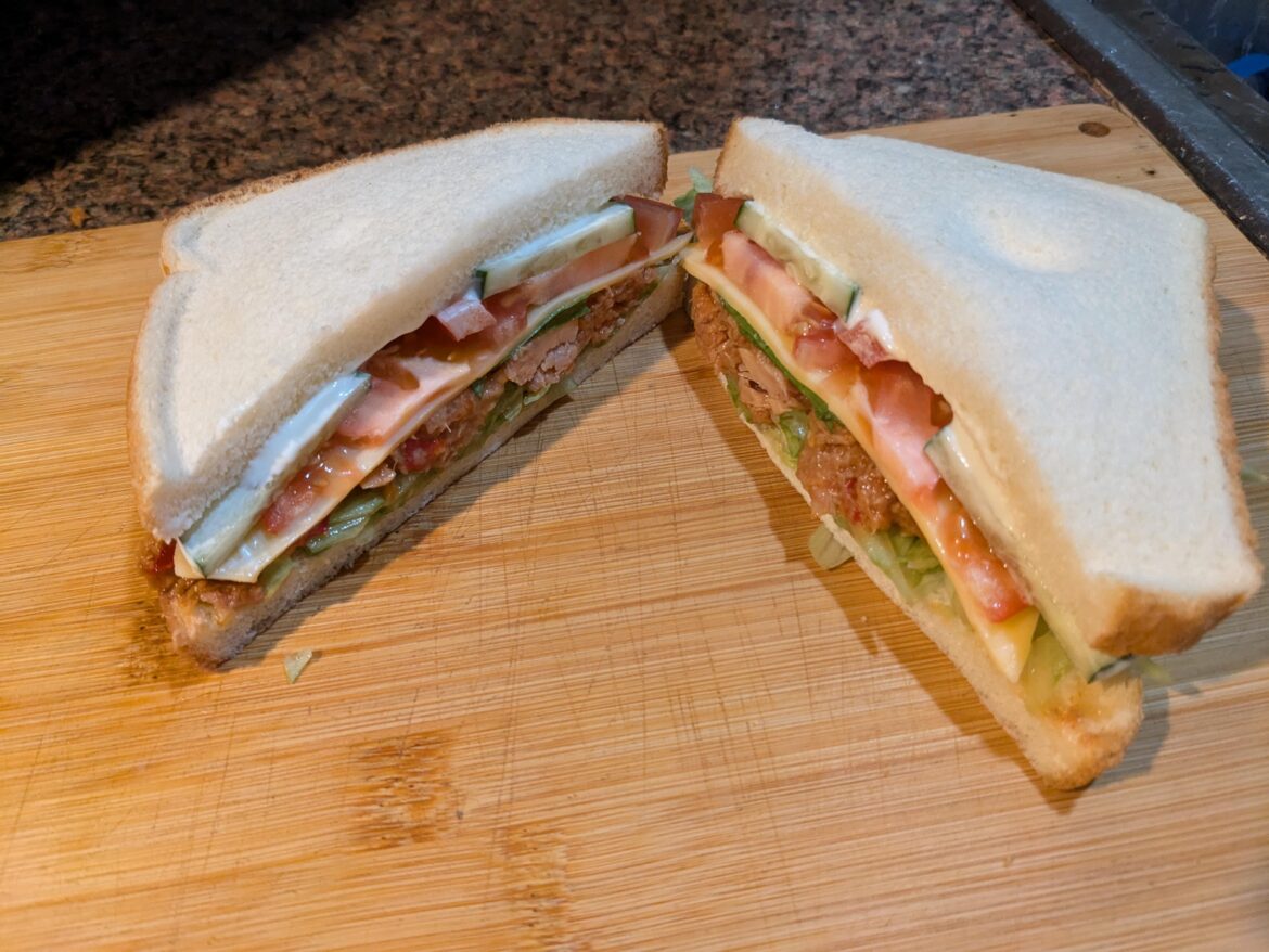 Thai chili tuna, gouda, lettuce, tomato, cucumber, mayo.
