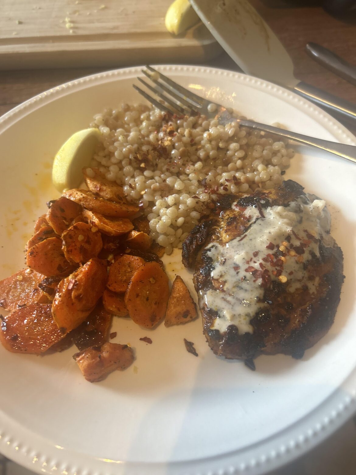 Yogurt-marinated chicken & garlic sauce 10/10