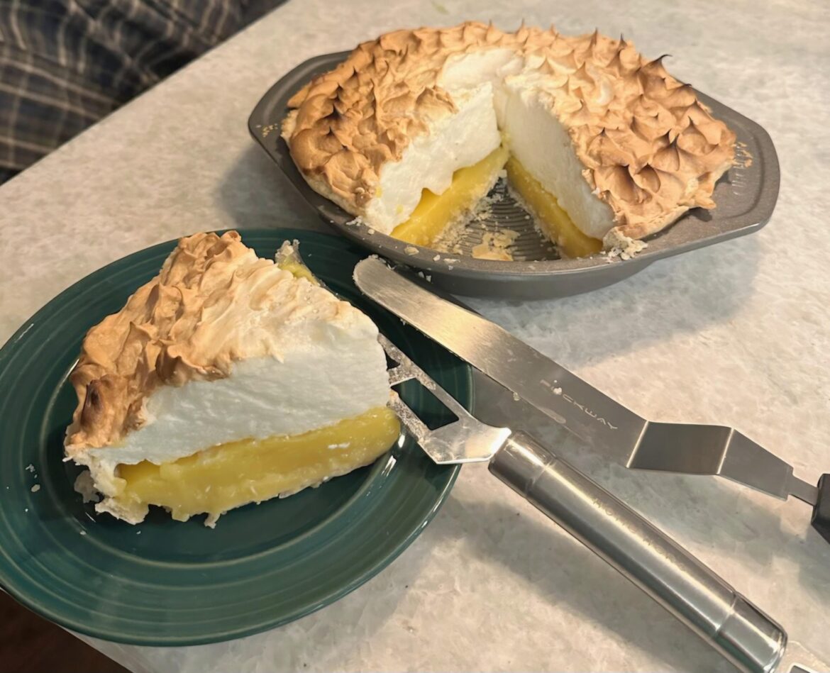 [Homemade] toasted lemon meringue pie