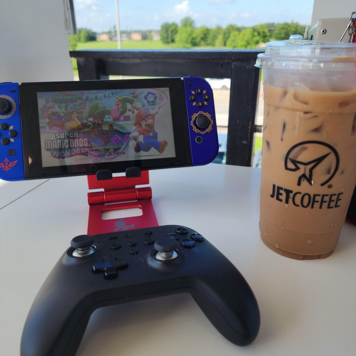 Any coffee shop & game people