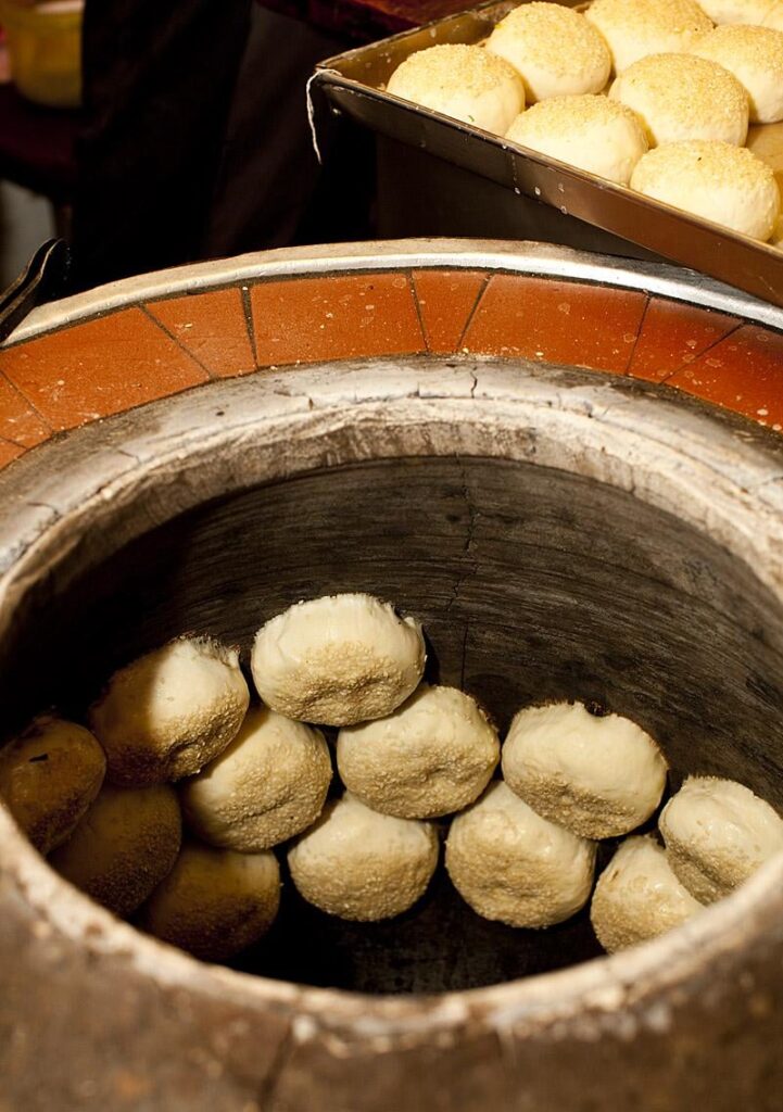 Where can I find Taiwanese pepper meat bun (hu jao bing)?