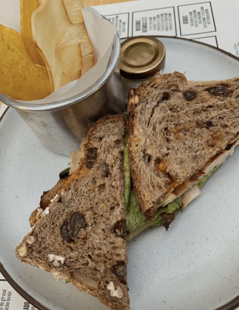 I love turkey sandwiches.