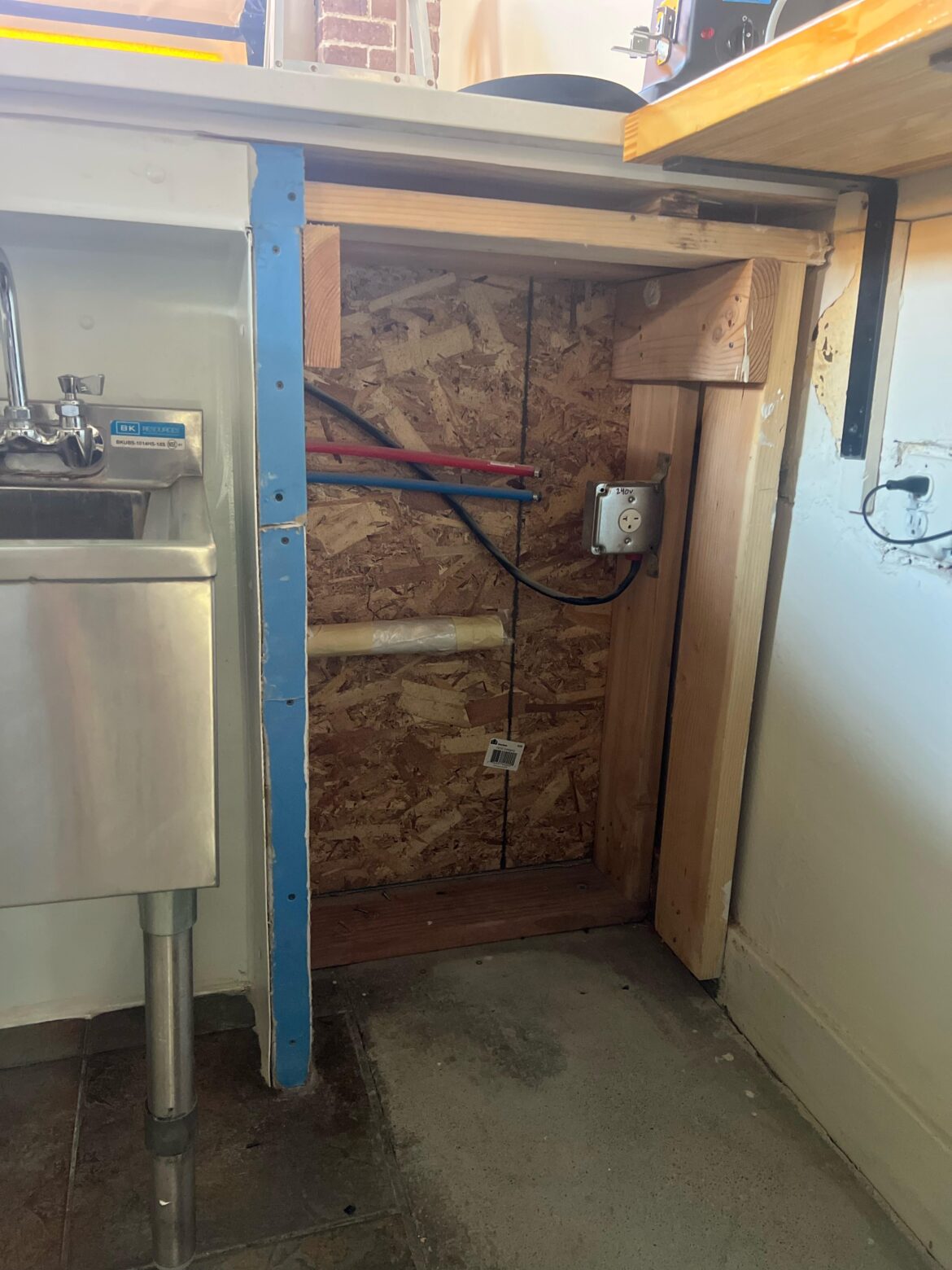 Can someone please explain what an open gravity drain is? Needed for my espresso machine installation!