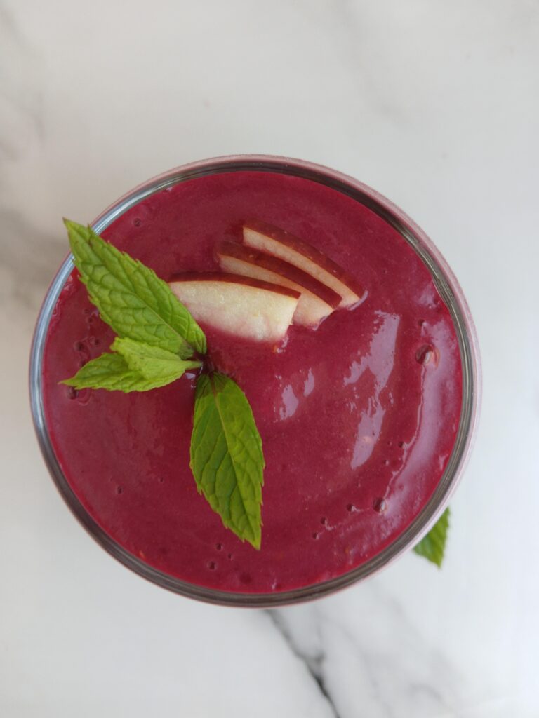 Anti inflammatory raspberry beet smoothie